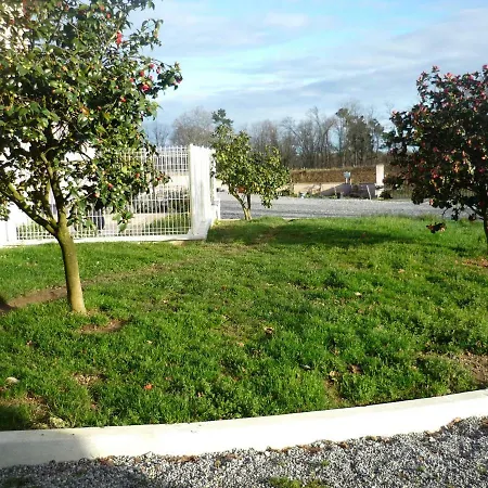 Domek letniskowy De Broustic