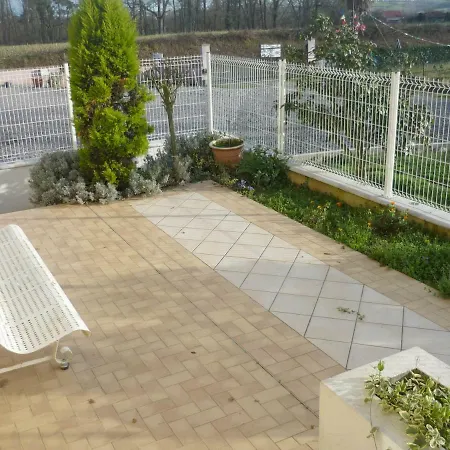 Domek letniskowy De Broustic *